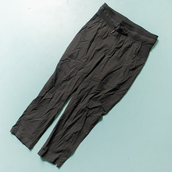 Lululemon Black Dance Studio Mid-Rise Cropped Pant Size 4 - Picture 2 of 10